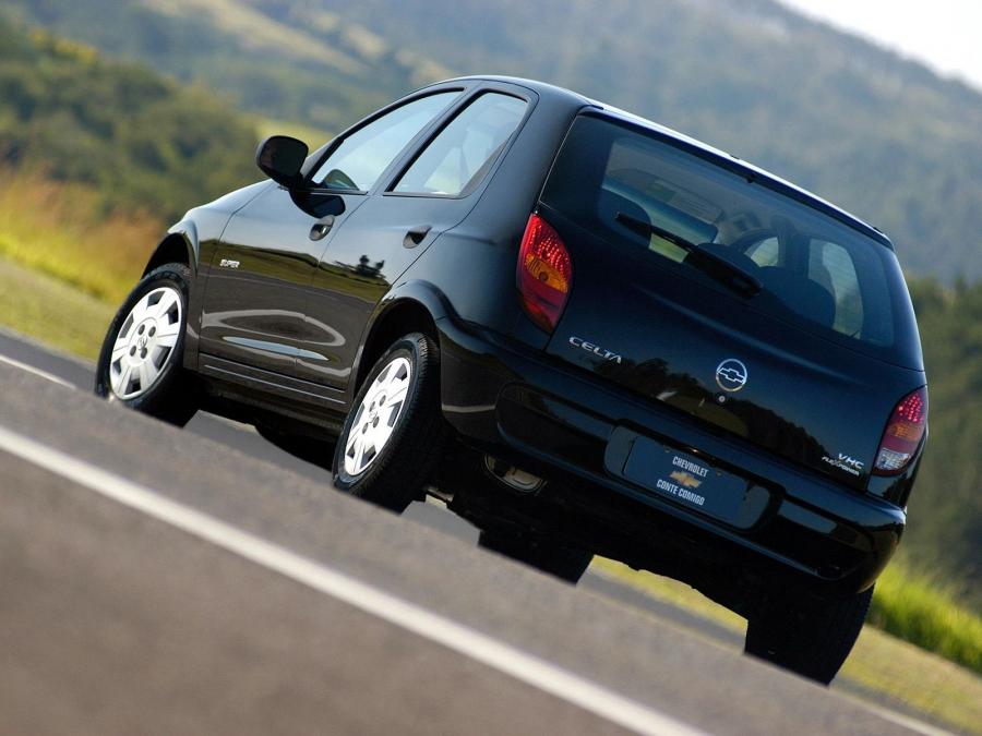  Chevrolet Celta 5-Door 2002 года  (фото 2 из 8)